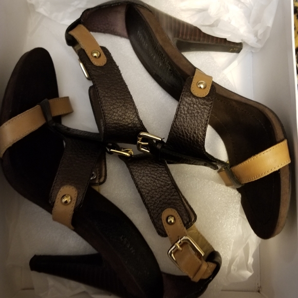 Shoes - Picture 1 of 5